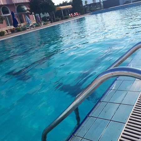 Hotel Meteor Shkodër 外观 照片
